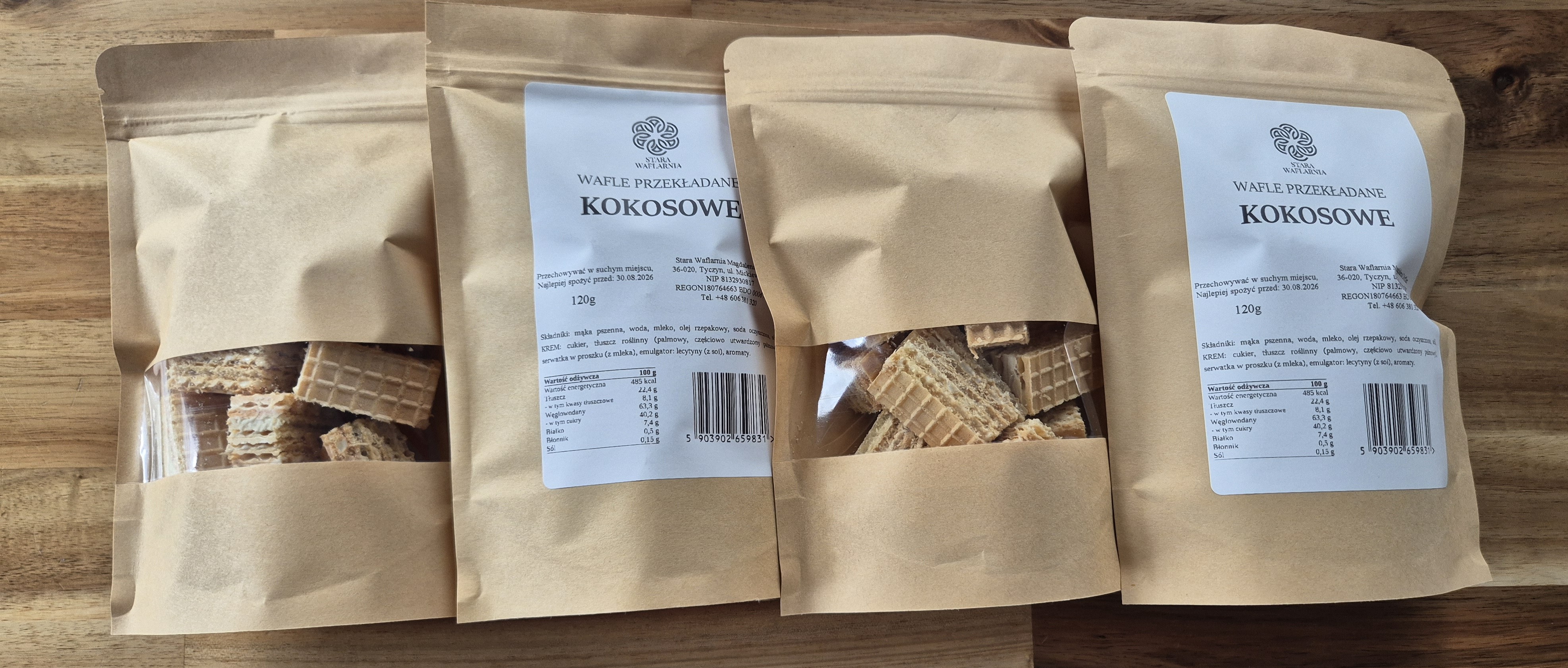 Rzemieślnicze wafle przekładane kremem z kokosem